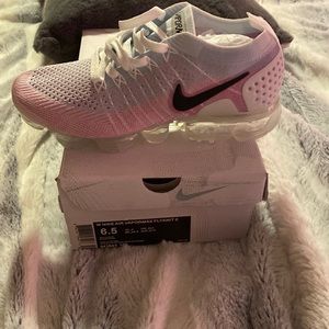 Woman’s Nike vapor max
